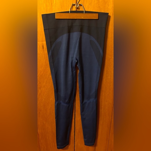 Women’s Leggings - Picture 2 of 2